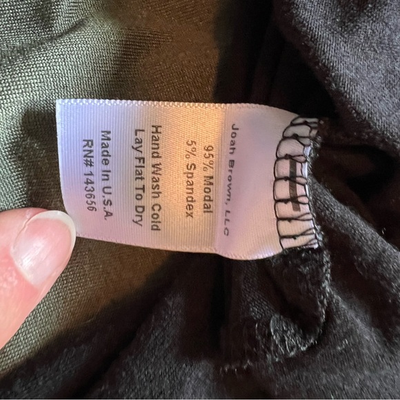 Black Off-Shoulder Long Sleeve Crop Top - Picture 6 of 6